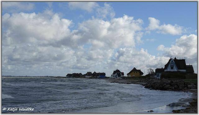 Der Ostsee so nah - Strandhäuser auf dem Graswarder in Heiligenhafen. Und abends mit dem Rauschen der Wellen einschlafen...   | Foto: Katja Woidtke