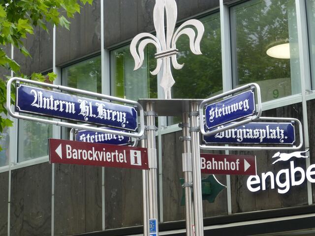 Straßenschilder in der Altstadt von Fulda
