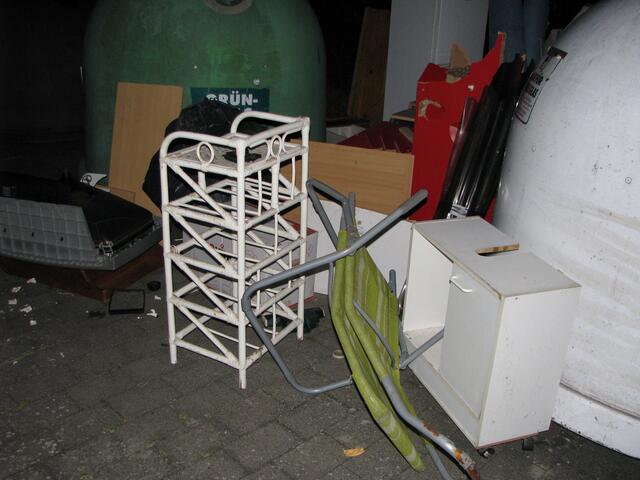 Selbst nach Meldung an die Behörden, kümmert sich niemand um den Müll.