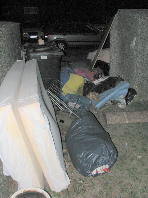 Illegale Müllentsorgung interessiert hier niecht mehr. Der Stadt sind nachweislich diese Missstände bekannt.