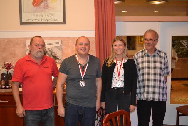 2. Platz Tandem (Mitte des Bildes) Dominik Seebach und Carina Baumann.
