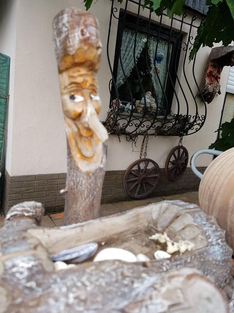 Mein kleiner Wurzelsepp - Brunnen vor dem Unfall