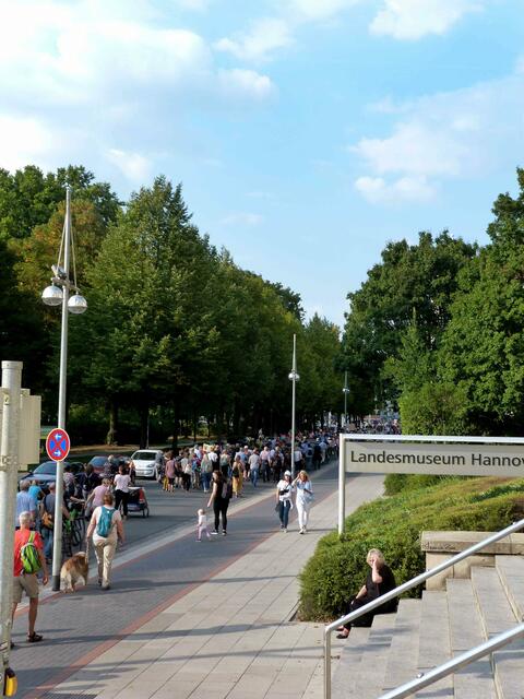 Vorbei am Landesmuseum, Will-Brandt-Allee