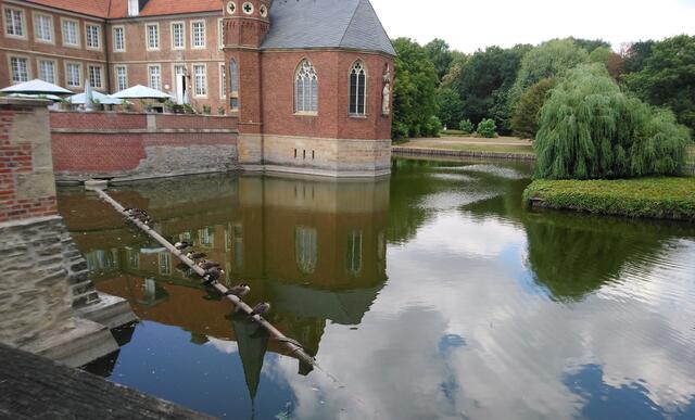 Das Schloss hat eine angebaute Kapelle.