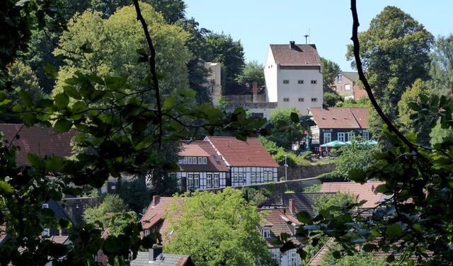 Blick auf die Burgruine: Heute ist hier ein Freilichttheater untergebracht.