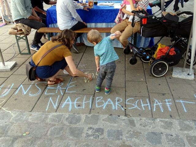 "Wir in Ottakring und Penzing 2018" vor der U-Bahn-Station U3 Ottakring