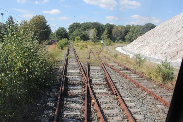 Em Endpunkt für heute ist ein größere Gleisanlage. Hier get auch die alte Strecke nach Ehlershausen (DB) ab. Sie ist aber nur noch zum Teil befahrbar.