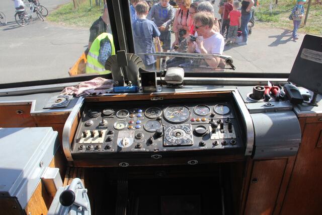Fahrstand, an jedem Ende einen.