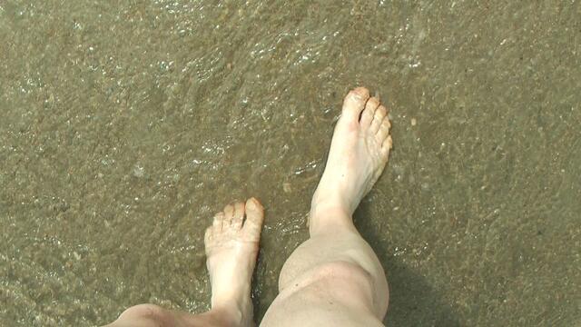 Was war passiert? 20 Jahre habe ich dieses Gefühl vermisst. Zuletzt 1997 erlebt. Mit blanken Füßen im Meerwasser laufen. Das war wunderschön (aber auch schmerzhaft). https://www.facebook.com/notes/max-bryan/brief-an-meine-freunde/1805817842769456/