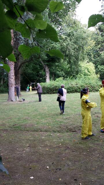 Verschiedene Stationen im Park.