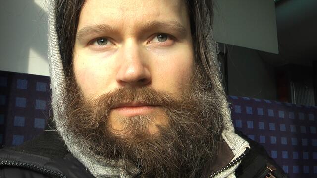 Was war passiert? Während einer Reise verletzte Max Bryan sich am Fuß. Zunächst nur als kleine Verletzung diagnostiziert, entwickelte sich schnell eine schlimme Entzündung im linken Unterschenkel, die aktuell nur sehr schwer heilt. Die ersten Tage konnte Max Bryan kaum laufen. Jeder Schritt schmerzt und es zerreißt mir das Herz ihn so sehen zu müssen. Es tut mir einfach leid, dass er gerade nicht für sich selbst sorgen kann. Aus diesem Grunde habe ich eine Spendenaktion für Max Bryan ins Leben gerufen. http