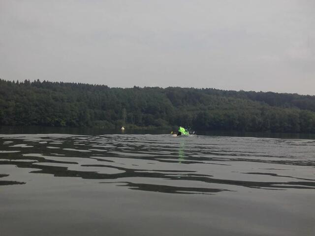 Tauchgang im "Henseler See" aus der Folge "Das nennt man Camping."  Tatsächlich, der Lingeser See in Marienheide.