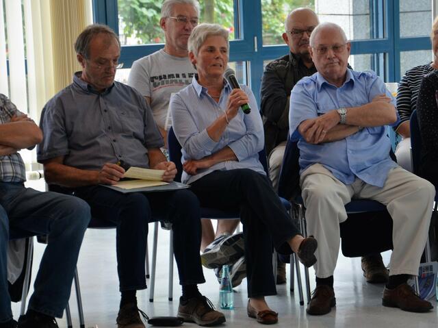 Frau Christel Axt trug Ihren Weg nach Stadtallendorf vor