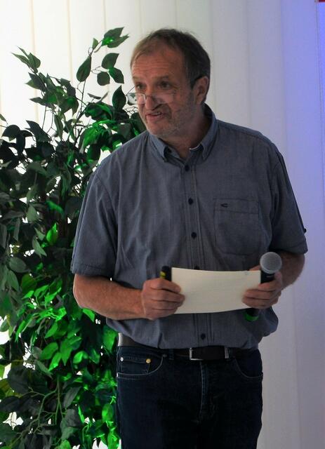 Herr Brinkmann-Frisch vom Dokumentation und Informationszentrum (DIZ) moderierte die Veranstaltung souverän.