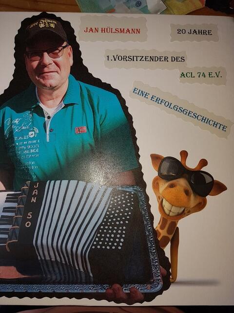 Ein tolles Album mit vielen Bildern aus 20 Jahren und Glückwünschen vieler Mitglieder !