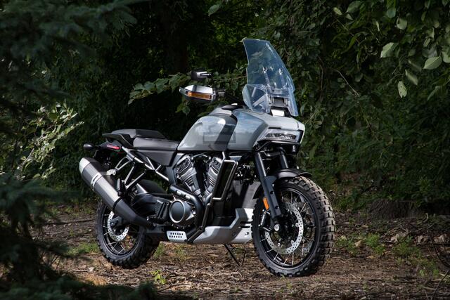 Das gab’s noch nie im Hause Harley-Davidson: ab 2020 wird eine neue modulare Baureihe mit vier verschiedenen Hubraumgrößen zwischen 500 und 1.250 Kubikzentimer eingeführt, zu der auch die Harley-Davidson Pan America 1250 gehört. | Foto: © Harley-Davidson /TRDmobil