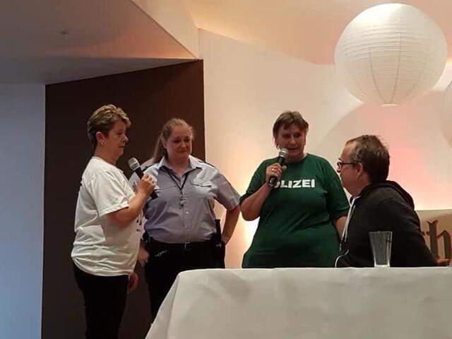 Finale beim "Mord mit Aussicht Fantreffen"  Margot Zimm mit dem ElLa Improtheater Köln. | Foto: Redeker