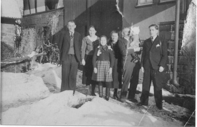Familienfoto vom Februar 1941. An diesem Tag ist mein Onkel, Johann Müller (ganz rechts), zum Militär eingezogen worden.