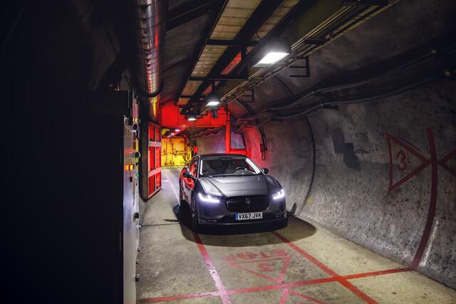 Langstreckentest als Eigenwerbung: Jaguar absolviert mit dem I-Pace eine 369 Kilometer lange Strecke von London nach Brüssel durch den Kanaltunnel. | Foto: © Jaguar Land Rover /TRD News