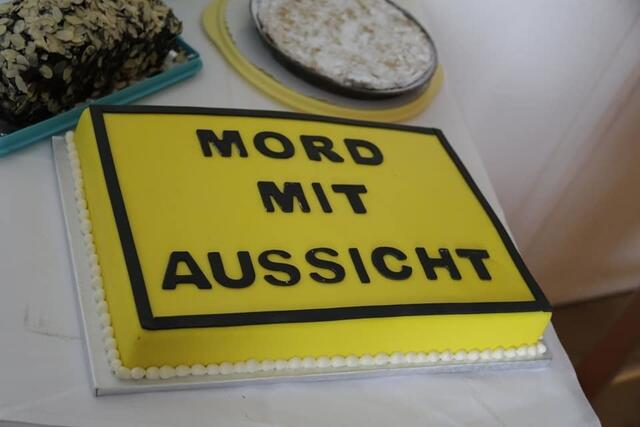 Margot Zimm bekam vom Neunkirchen Seelscheider Konditor einen Kuchen für das Fantreffen 2018.