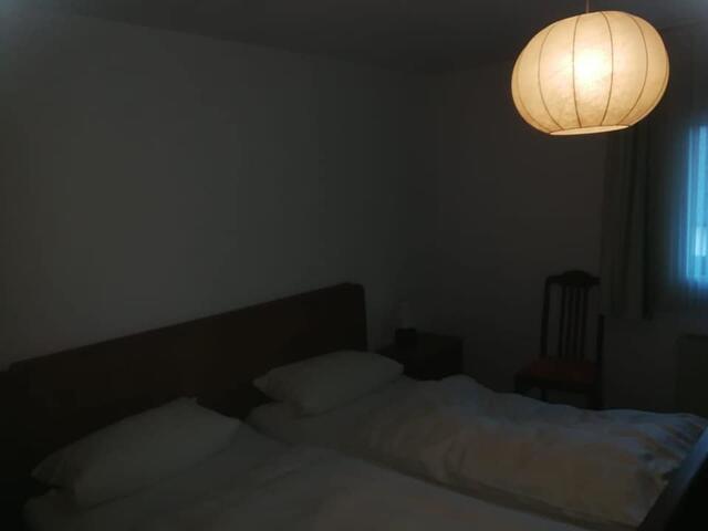 Das Fraktus Zimmer mit der Nr 5.   Recherchen ergaben, geschlafen wurde in Zimmer 5 und "gemorde"t in Zimmer 7.  (Gasthof Röttgen, Neunkirchen Seelscheid)