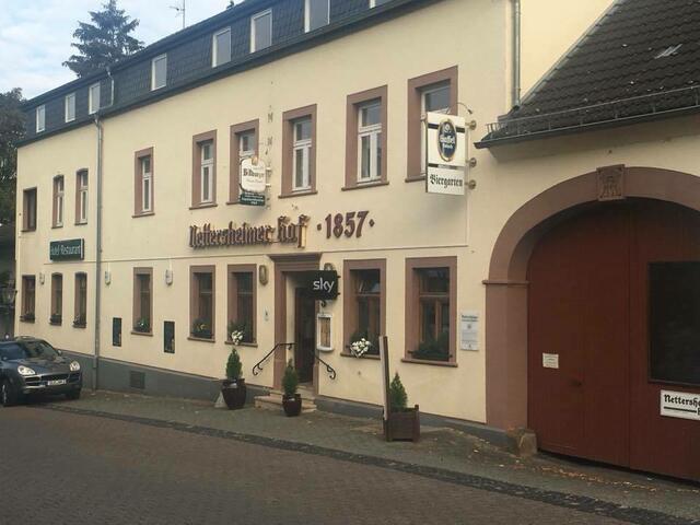 Der vermeintliche Zwiebelfelder Hof in Nettersheim , Kölner Straße. In Wahrheit, Nettersheimer Hof. Hier befindet sich auch das Traktor Museum . (siehe anderen Teil der Serie "Drehorte mit Aussicht")
