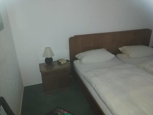 Das Fraktus Zimmer mit der Nr 5.   Recherchen ergaben, geschlafen wurde in Zimmer 5 und "gemorde"t in Zimmer 7.  (Gasthof Röttgen, Neunkirchen Seelscheid)