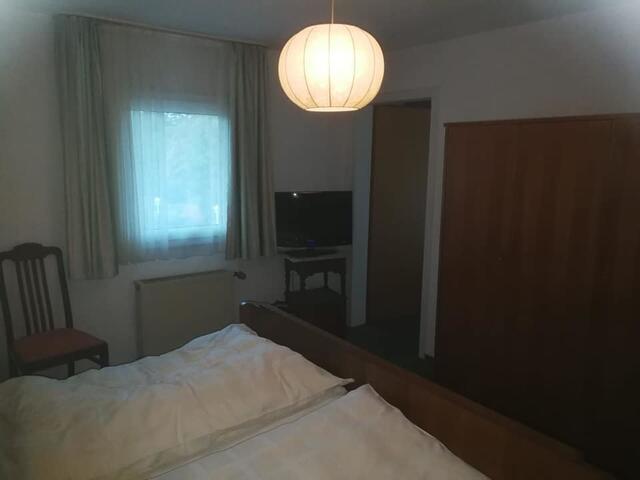 Das Fraktus Zimmer mit der Nr 5.   Recherchen ergaben, geschlafen wurde in Zimmer 5 und "gemorde"t in Zimmer 7.  (Gasthof Röttgen, Neunkirchen Seelscheid)