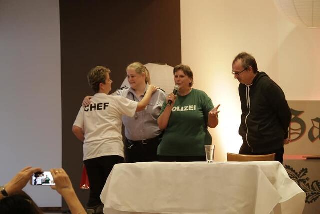 Schlussszene einer Inszenierung des EllA Improtheaters Köln, mit dem Titel "Das Fantreffen".     Fantreffen "Mord mit Aussicht 2018)