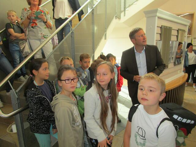Der Bürgermeister und die Kinder...da gibt es was zu gucken...