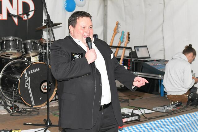 Startenor Alexander Herzog​ hatte das Publikum mit seinem Repertoire fest im Griff, mit Titeln wie "Hallelujah" und "Nessun Dorma" oder Ausschnitten aus "Starlight Express" bewies er sein großes Können.