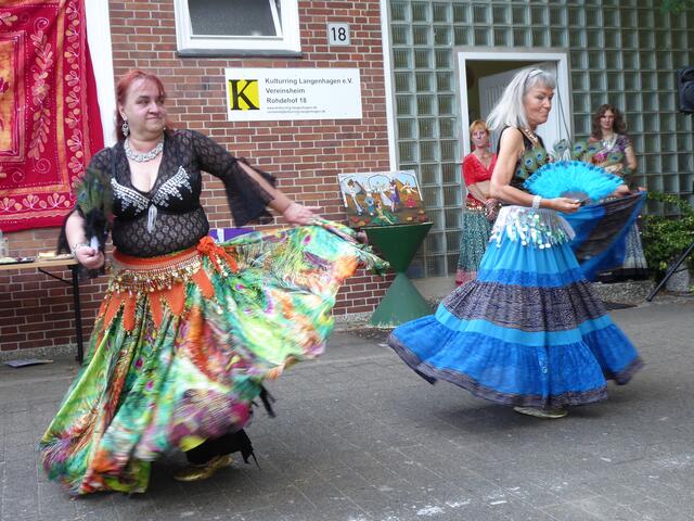 Auch mit einem edlen Pfauenfächer lassen sich tolle Tanzeffekte erzielen.