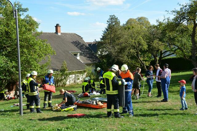 Zahlreiche "verletzte" Gottesdienstbesucher mussten versorgt werden.