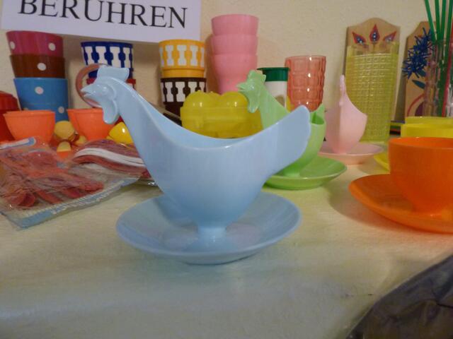 Pottenhäßlich, diese Eierbecher, aber ich glaube, die standen auch in jedem DDR-Haushalt rum!