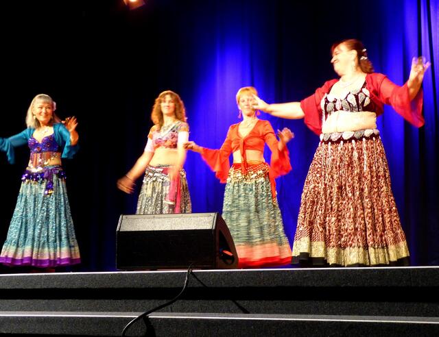 Der Zimbeltanz in Auftrittskostümen