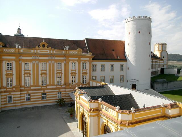 Die Turmanlagen zeugen noch davon, daß es sich beim Stift Melk um ein ehemaliges Machtzentrum der Babenberger handelt.