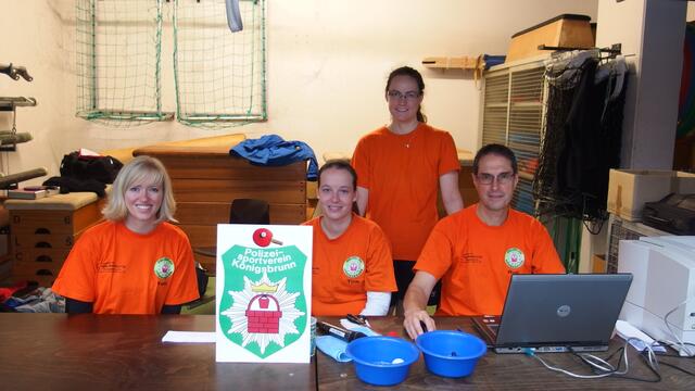 Das Orga-Team des Benefizturniers: v.l. Katharina Beck, Tina Knöpfle, Katharina Fürst und Rudi Sabienski (es fehlt Jürgen Hoffmann)