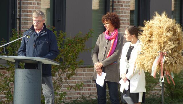 Bezirkslandwirt Heinrich Eicke, die Vorsitzende der Landfrauen Annegret Burgdorf und Bürgermeisterin Ramona Schumann.