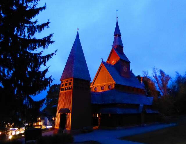 Am Abend ist sie ebenfalls ein toller Anblick. Leider war ein Scheinwerfer ausgefallen.