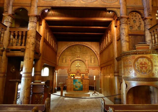 Der Altar und die Kanzel