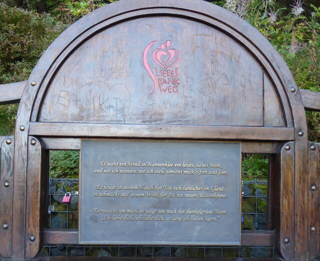 Inschrift an der Hochzeitsbank