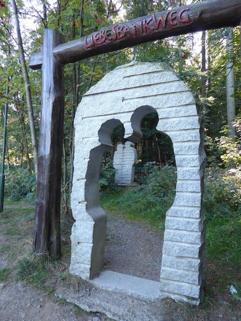 Beim Tor der Liebe beginnt der Rundweg.