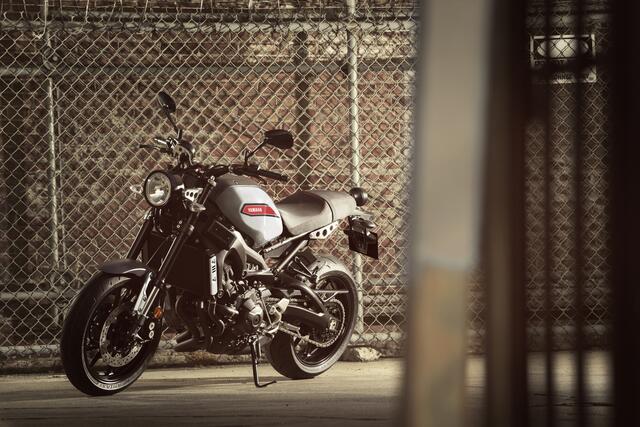 Seine beliebten Retro-Modelle XSR 700 und 900 bietet Yamaha ab sofort für sportliche Nostalgiker im Stil seiner Rennmotorräder der 70er Jahre an. | Foto: © Yamaha/TRDzweirad