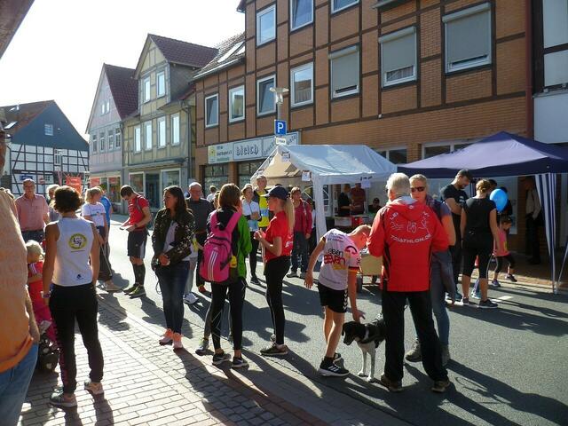 Die ersten Teilnehmer finden sich ein.