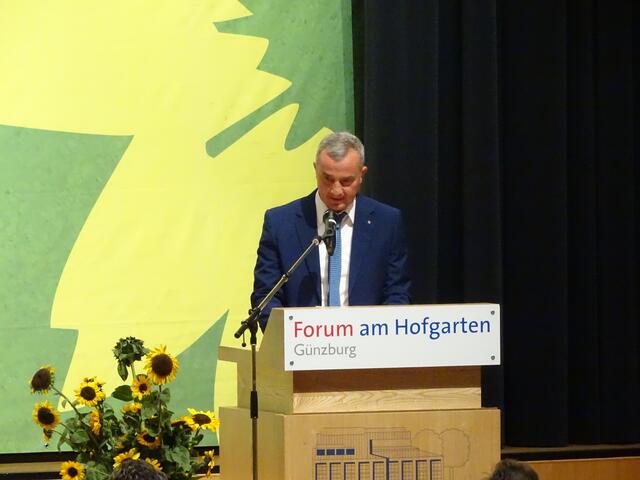 Oberbürgermeister Gerhard Jauernig begrüßte den Ministerpräsident und die Zahlreich gekommenen Gäste.