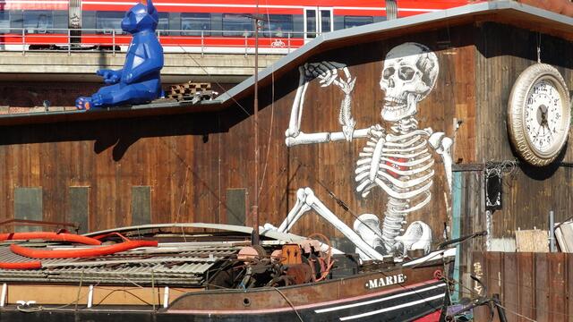 Kater Blau - Elektro Club mit Außenbereich & Schiff