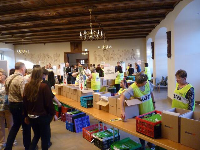 Startnummernausgabe im Rathaus von Wernigerode.