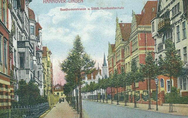 Beethovenstraße, um 1910. Im Hintergrund links (kleines Häuschen) ist heute "Fräulein Schlicht" zu finden.