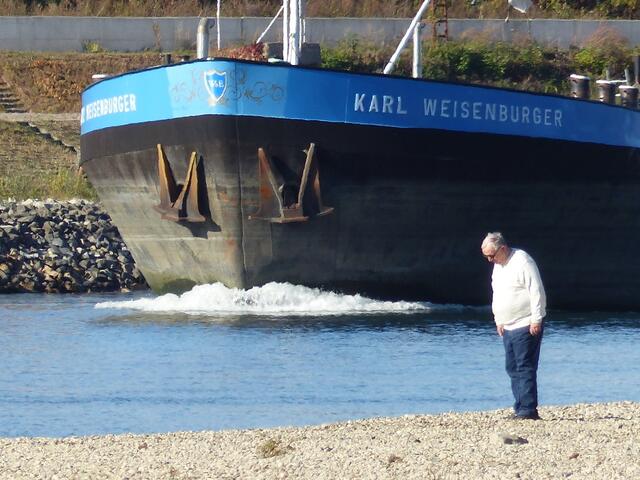 So sieht der Rhein sehr schmal aus !