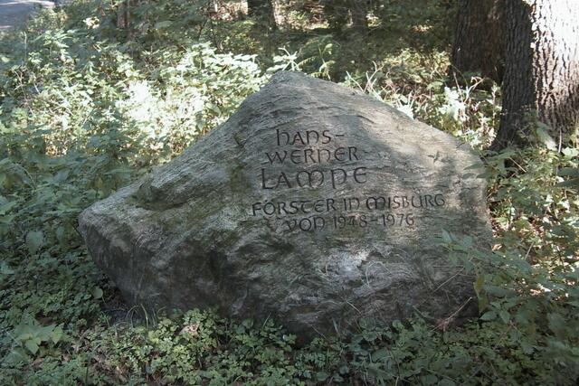 Gedenkstein von Hans Werner Lampe im Misburger Wald.